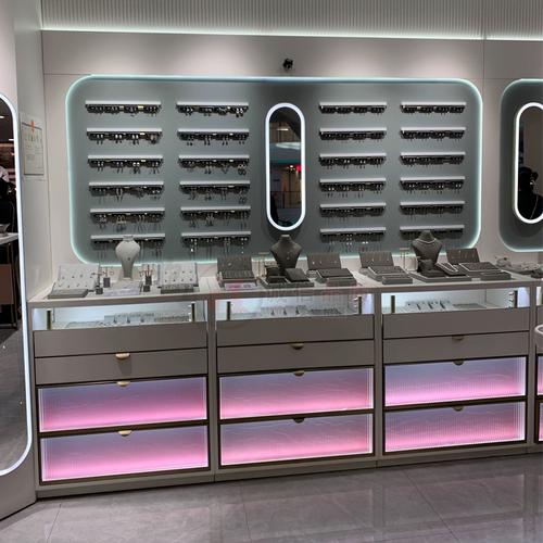黃金首飾展示柜與全屋定制 珠寶店鋪裝修設計的精髓